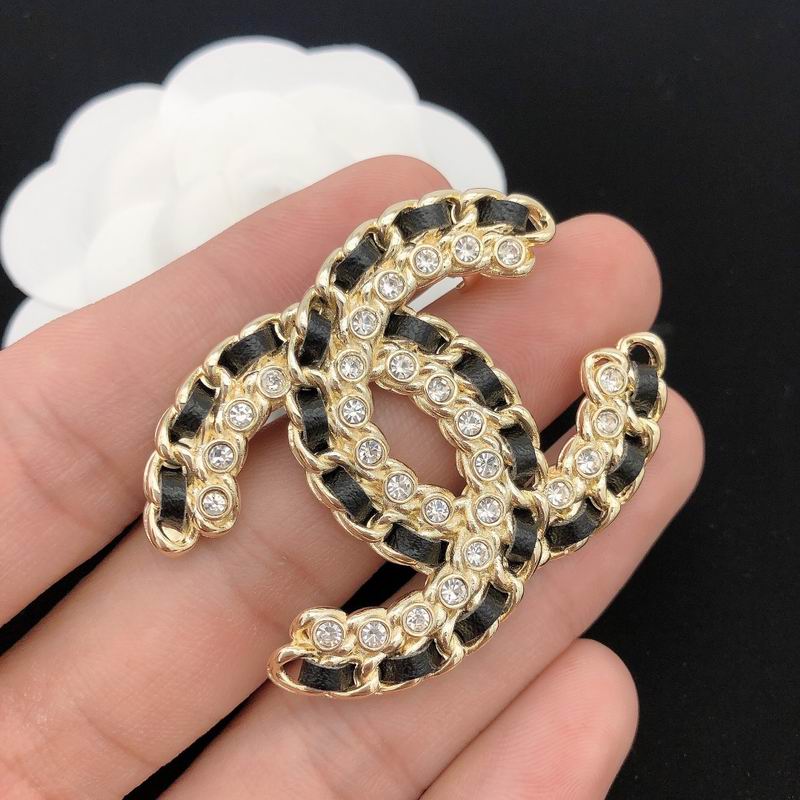 Chanel Brooch 1lyx89